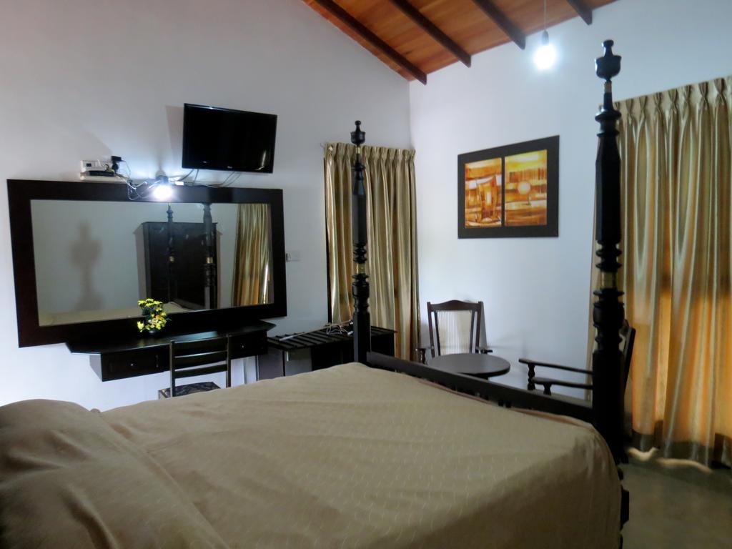 Scandinavia Hotel Hikkaduwa Extérieur photo