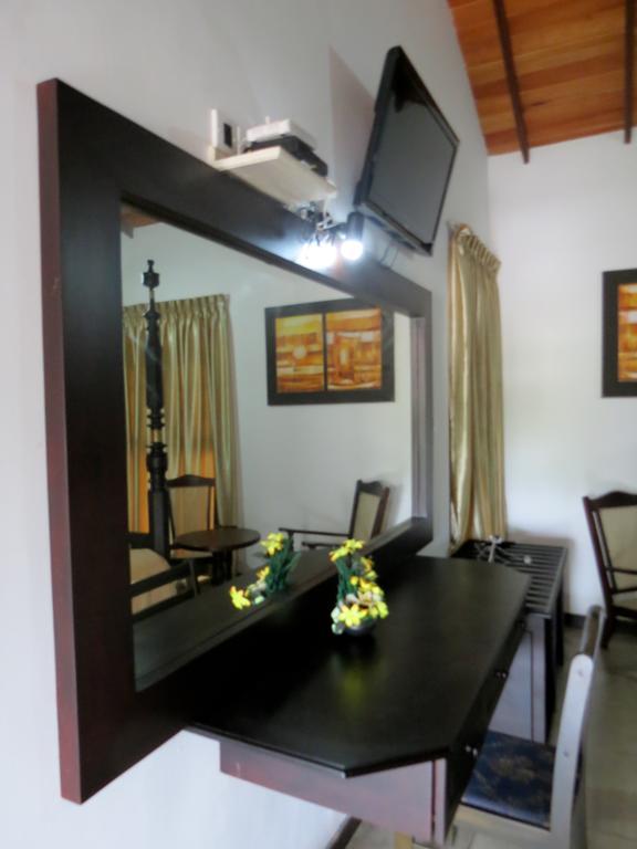 Scandinavia Hotel Hikkaduwa Extérieur photo