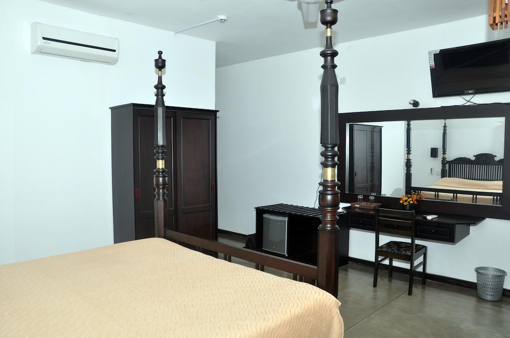 Scandinavia Hotel Hikkaduwa Extérieur photo