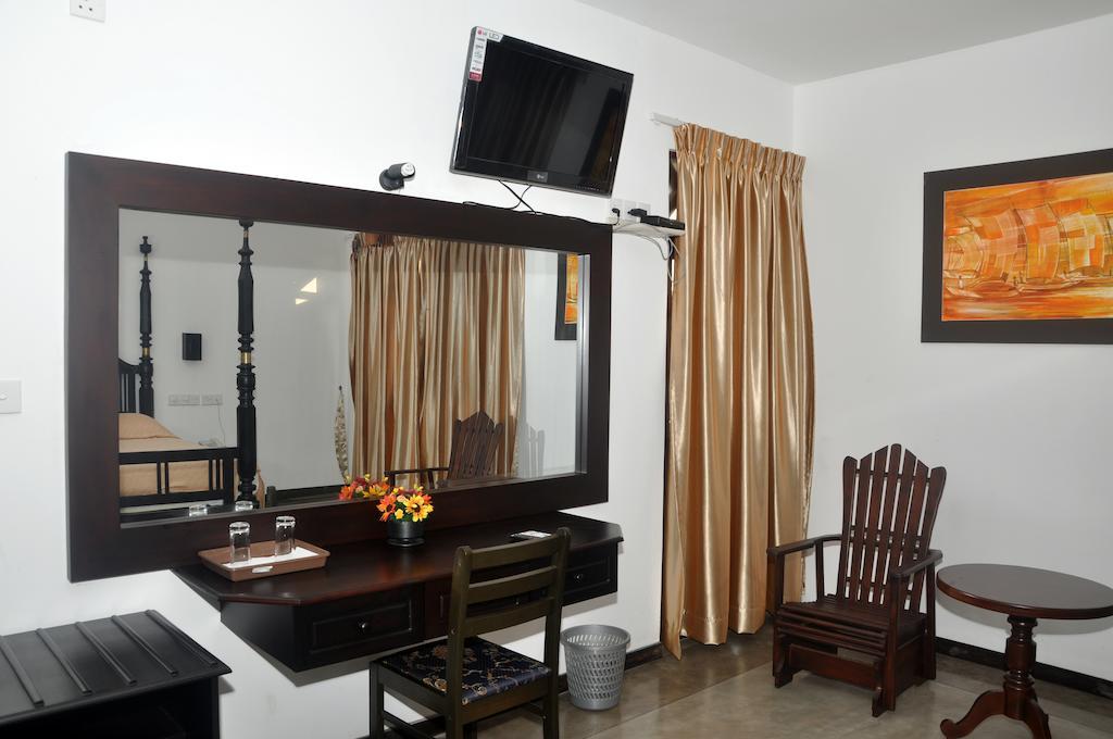 Scandinavia Hotel Hikkaduwa Extérieur photo